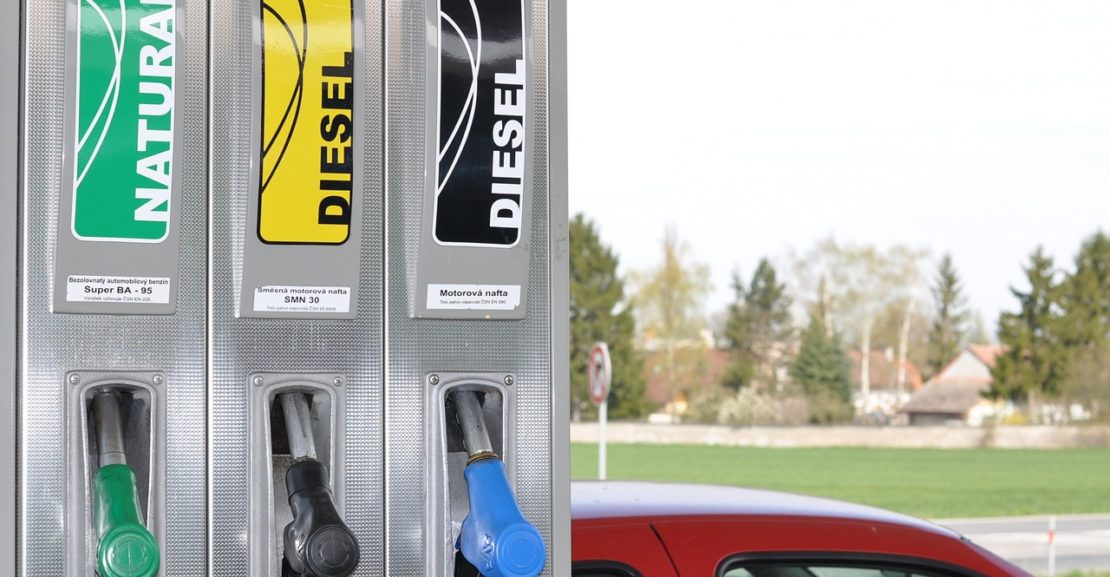 En este momento estás viendo ¿Cuándo es más barato echar gasolina?