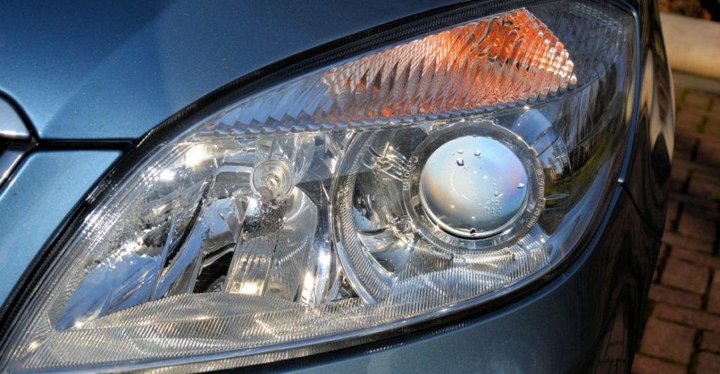Como pulir los faros del coche con pasta de dientes TopConcesionarios Como pulir los faros del coche con pasta de dientes TopConcesionarios