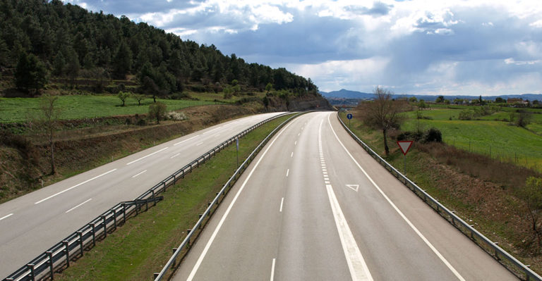 Lee más sobre el artículo Diferencias entre autopista y autovía